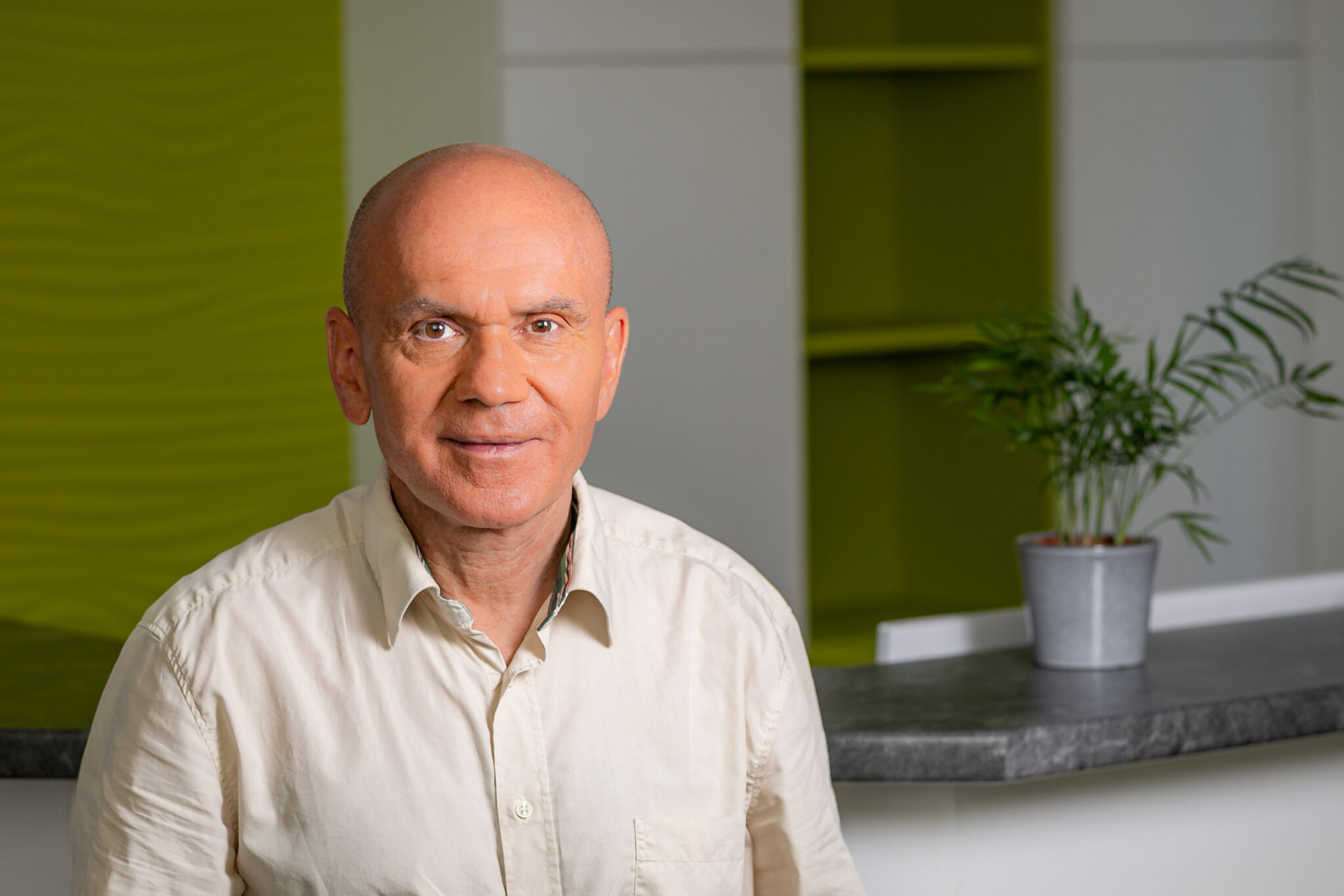 Dr. Gerhard Niemeck in der Ordination